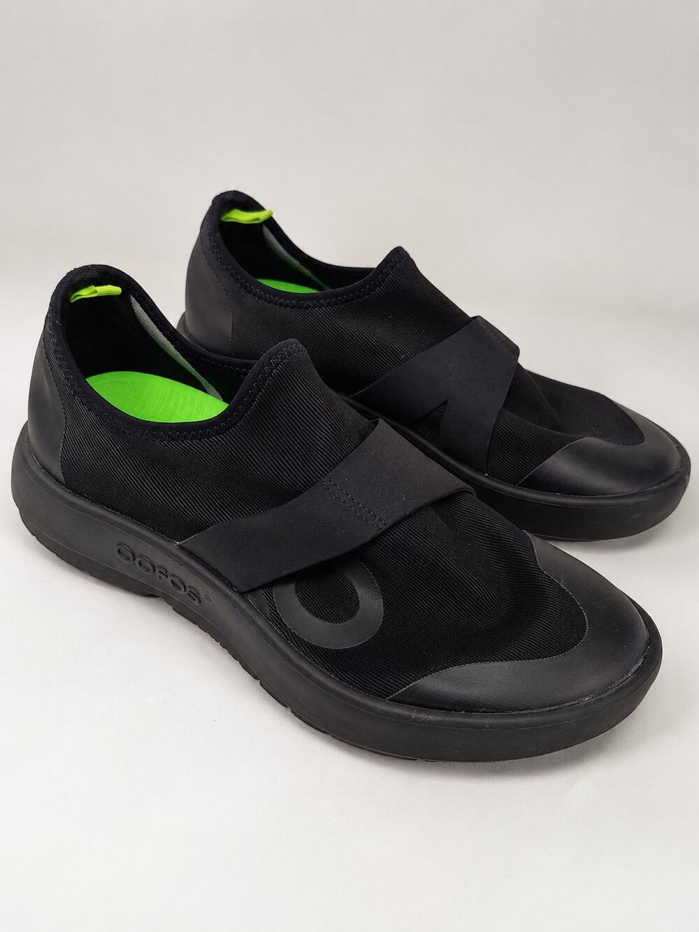 OOFOS OOmg eeZee Recovery Shoes Black Slip On Comfort EU 42 US Mens 9